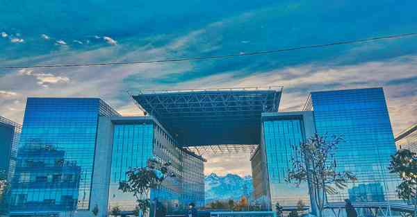 人工智能和大数据和机器人的行业文章