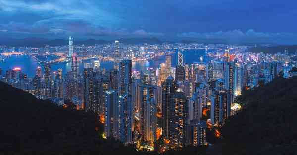 人工智能机器人和人谈恋爱