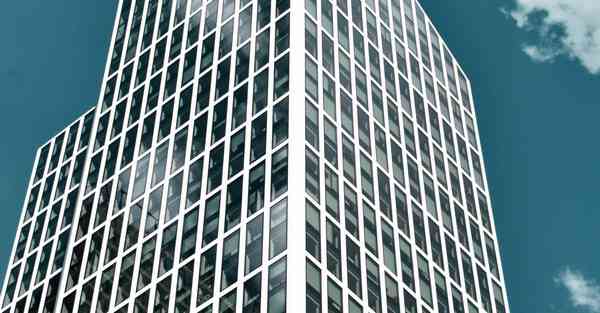 人工智能机器人和人谈恋爱