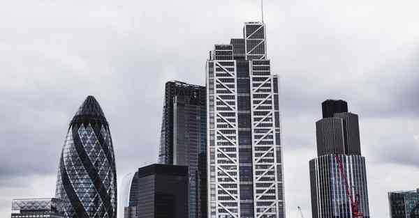 人工智能机器人和人谈恋爱