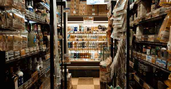 人工智能机器人和人谈恋爱