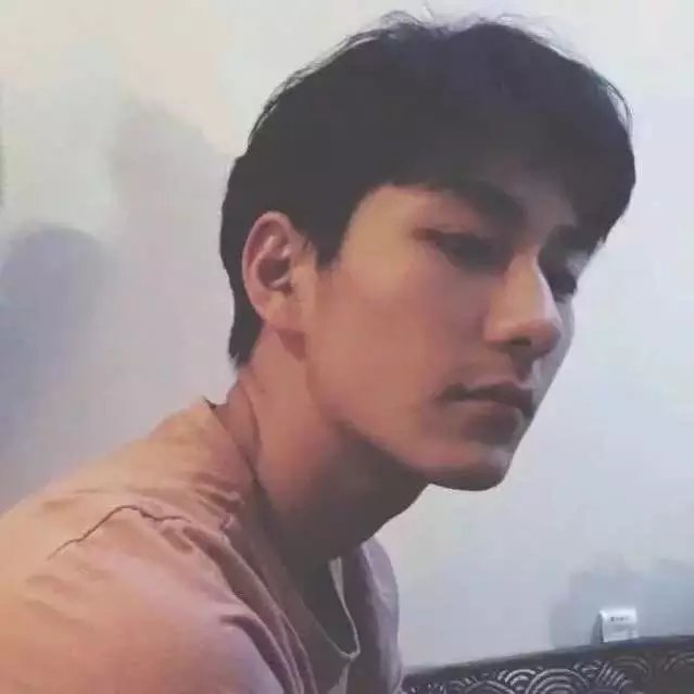 房广芳媚
